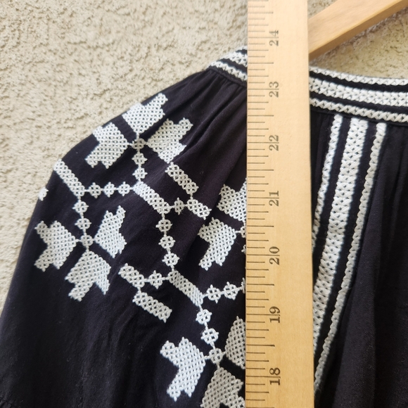 SUNDANCE Women’s Blouse Extra Small Black Aztec Embroidered Peasant Boho Tassle - Picture 11 of 11